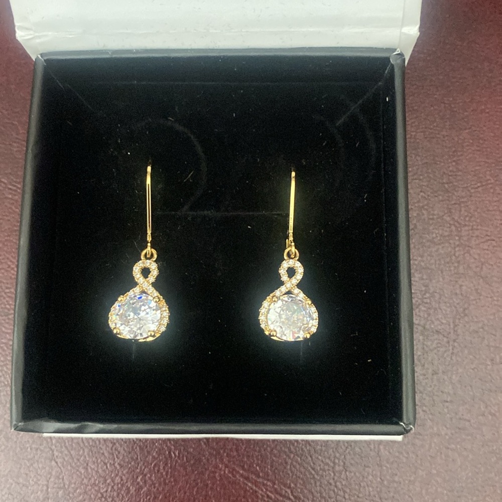 New in Box Cate & Chloe Earings